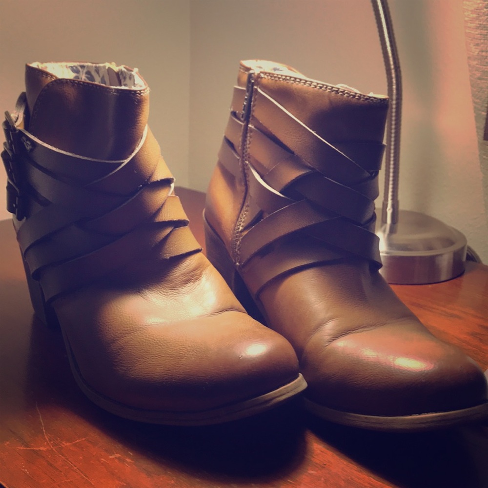 Heeled leather boots